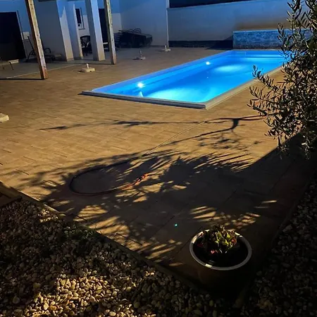 Villa Mira ***** *