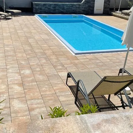 Mira ***** Pinezici (Krk)
