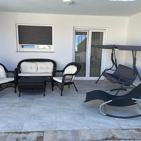 Mira ***** Villa Pinezici (Krk)