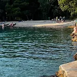 Mira ***** Pinezići