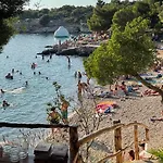 Mira ***** * Pinezići