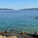 Mira ***** * Pinezići