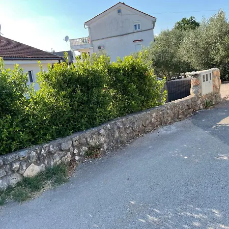 Vilă Mira ***** Pinezići